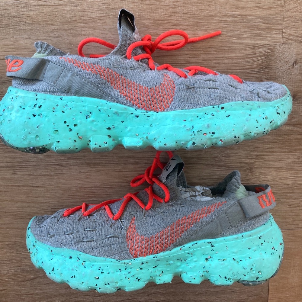 Nike Space Hippie 04 Grey Glow Green Mens size 7.5